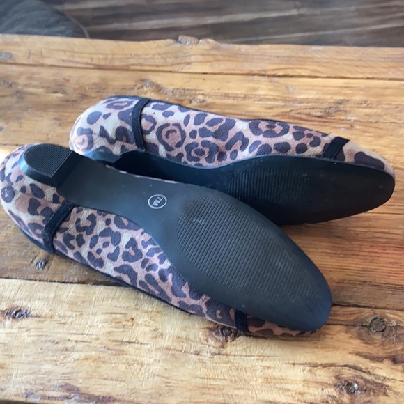 Leopard print flat shoes with very small 1/2 inch heal. - Picture 2 of 4